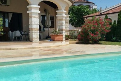 Poreč – Casa a Piano Terra con Piscina e Ampio Giardino 16