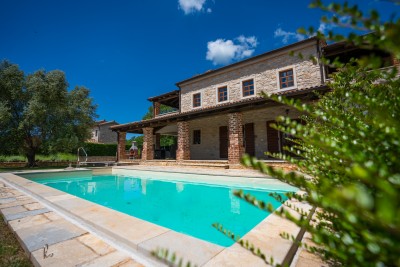 Šarmantna istarska vila s bazenom i mediteranskim vrtom