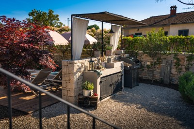 Središnja Istra, Obnovljena kamena vila s bazenom 12