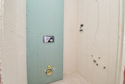 Luksuzan stan na 1. katu s prostranom natkrivenom terasom – mirna lokacija, 3 km od mora 24