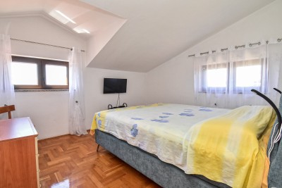 Prostran stan s 3 spavaće sobe i panoramskim pogledom na more, 500 m od mora 22