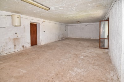 Investicijska prilika: kuća s građevinskim zemljištem za izgradnju 7 stanova, svega 700 m od mora 37