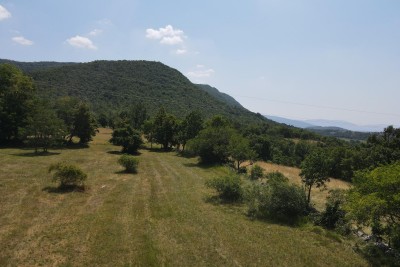 Terreno edificabile 1623m2 con una bellissima vista sull'Učka
