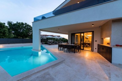 Modern villa with pool and sea view 5