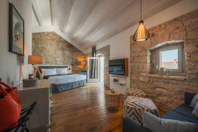 Središnja Istra, Obnovljena kamena vila s bazenom 14