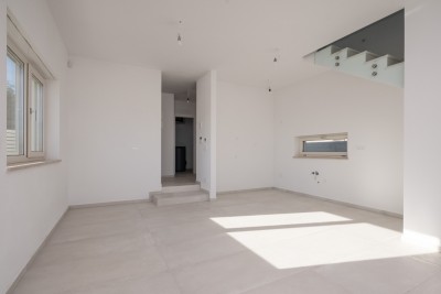 Medulin okolica, Moderna kuća sa bazenom i pogledom na more 10