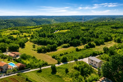 EKSKLUZIVNO – moderna vila s bazenom, 233,59 m², mir i privatnost u srcu Istre 9