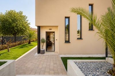 U blizini Poreča – moderna vila s bazenom i luksuznim uređenjem 4