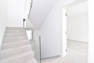 Moderna vila s štirimi spalnicami, le 3 km od središča Poreča - v fazi gradnje 11