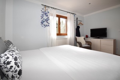 Poreč nei dintorni – ampia casa con 3 appartamenti, grande giardino e potenziale per piscina 22