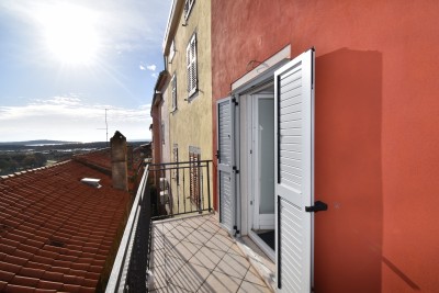 OPPORTUNITY! Renovated apartment with a balcony in the heart of the old town