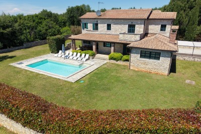 Mediterrane Villa mit großzügigem Garten und Pool 3