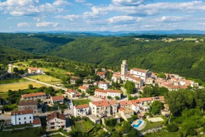 EKSKLUZIVNO – moderna vila s bazenom, 233,59 m², mir i privatnost u srcu Istre 19