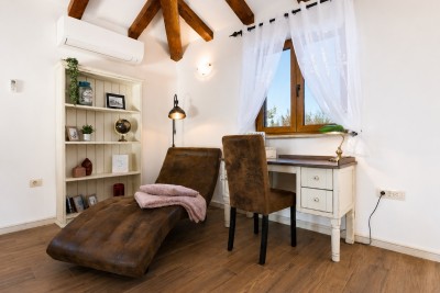 Poreč, house with 4 bedrooms and a pool 9