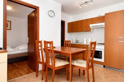 Novigrad – Dva apartmana u jednom stanu u zgradi s bazenom 3