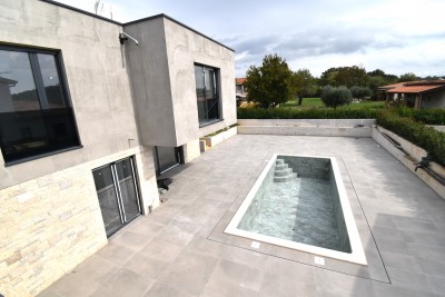 Moderne Villa mit Garage und Swimmingpool 14