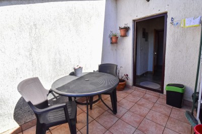 Investicijska prilika: kuća s građevinskim zemljištem za izgradnju 7 stanova, svega 700 m od mora 30