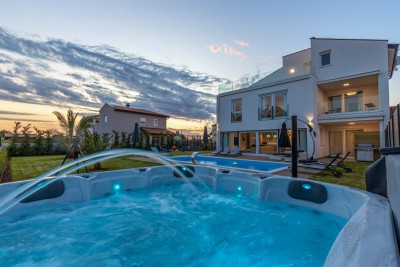 Moderne Villa mit Swimmingpool unweit von Poreč 3