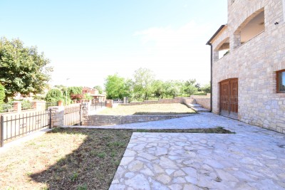 Casa in pietra in una bella posizione con vista sul mare 9