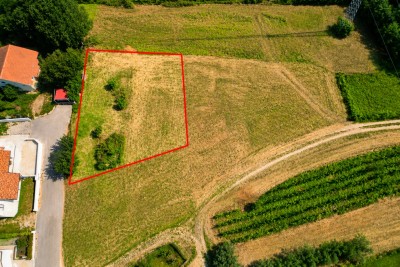 Poreć, građevinsko zemljište od 704m2