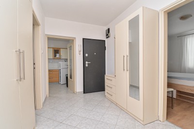 Prostran stan u centru grada s pogledom na more, svega 100 m od mora 22