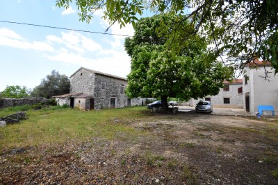 Beautiful Istrian smaller with 2 residential buildings and a large garden 4