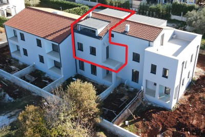 Appartamento su due piani con balcone e vista sul mare