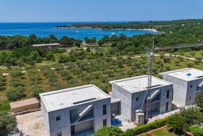Luxury villa with swimming pool 300 meters from the sea - under construction
