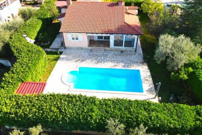 House with pool and garage 29