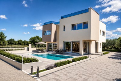 Modern House with Pool, Rooftop Terrace and Sea View