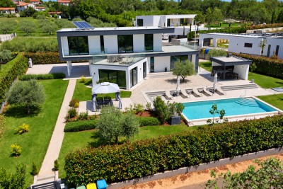 Exklusive Luxusvilla mit Pool und erstklassigem Komfort 3