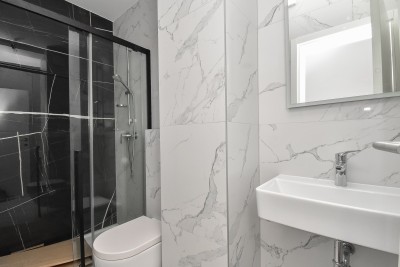 Modernes Apartment im 1. Stock mit zwei Terrassen mit Meerblick, nur 700 m vom Meer und dem Yachthafen entfernt 11