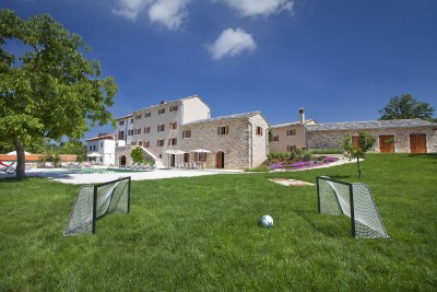 An authentic Istrian estate located on a spacious plot of land 27