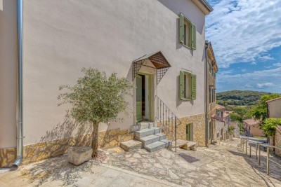 Renovated Istrian autochthonous house in the center of town 350m from the sea