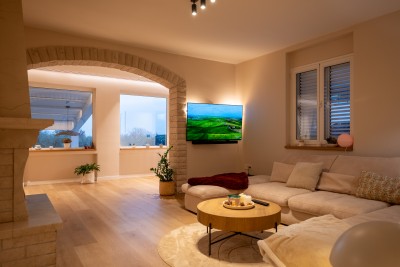 Casa familiare con ampio terreno edificabile in una zona tranquilla vicino a Parenzo 9