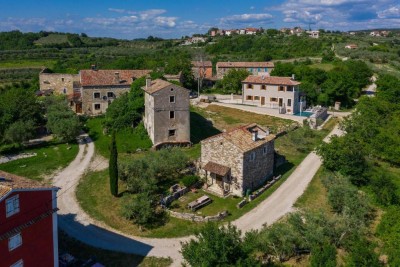 Buje okolica – elegantna kuća s bazenom i panoramskim pogledom 32