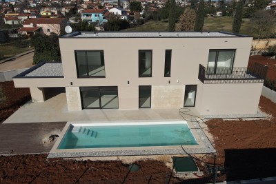 A villa with a swimming pool and a beautiful garden - under construction 3