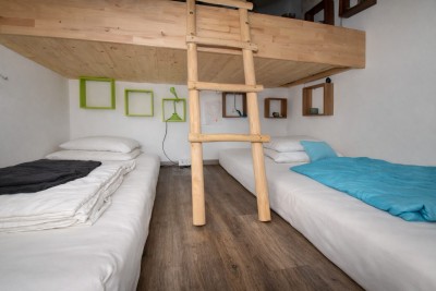 Dvoetažni stan 75,70 m² + dvorište 30 m² | 700 m od mora | podno grijanje | parking 12