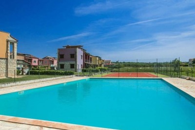 Ground floor apartment with swimming pool and tennis court 17