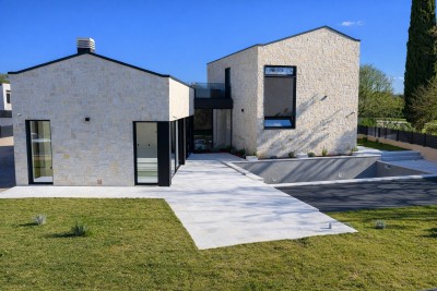 Ekskluzivna vila u istarskom stilu s bazenom i privatnošću 7