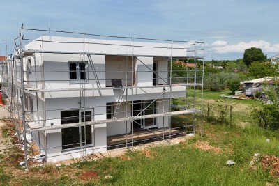 Poreč, moderna kuća s bazenom blizu centra grada 4