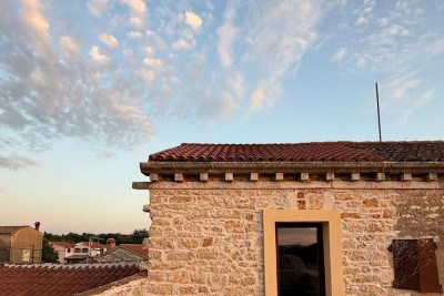 Šarmantna kamena kuća u nizu s pogledom na more 4