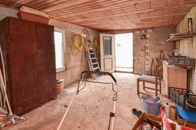 Šarmantna kamena kuća s pomoćnim objektom na prostranom zemljištu 24