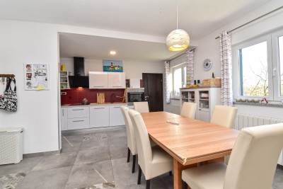 Ekskluzivna kuća – oaza mira s bazenom i garažom 13