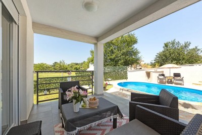 A new furnished house with a swimming pool in a quiet location near Poreč 8