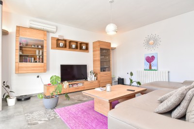 Ekskluzivna kuća – oaza mira s bazenom i garažom 10