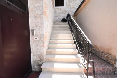 OPPORTUNITY! Istrian stone house with 2 apartments, yard and sea view 29