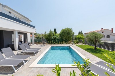 Voll ausgestattete Villa mit Pool und Meerblick in der Nähe von Poreč und dem Strand 4