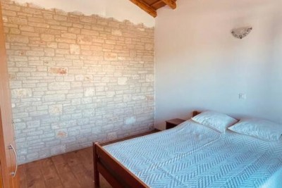 Prilika!!! Kamena kuća s bazenom i velikom okućnicom 16