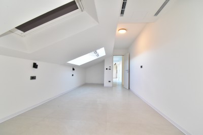 Luxury penthouse in the city center with a fantastic terrace and sea view 18